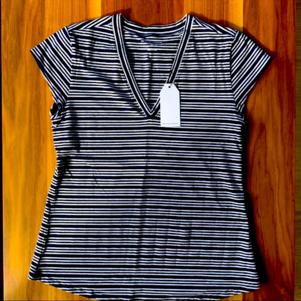 Universal standard Ashley T-shirt. 3XS, 2 to 4. Brand new with tags.
